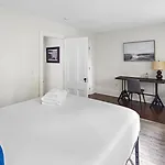 Holiday home Enjoy Private Patio On Montgomery Park