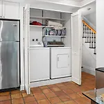 Holiday home Enjoy Private Patio On Montgomery Park *