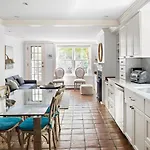 Enjoy Private Patio On Montgomery Park Holiday home Boston