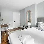 Enjoy Private Patio On Montgomery Park Holiday home