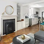 Holiday home Enjoy Private Patio On Montgomery Park *