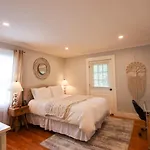 Renovated Spacious 2 Bedroom In Savin Hill