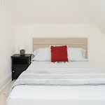 76-2 5Br Cozy Apartment In Boston