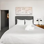Furnished Loft Style In Southend Apartment