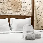 Furnished Loft Style In Southend Apartment *