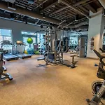 Bright Downtown With Gym Apartment *