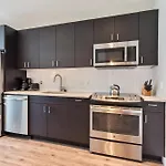 Bright Downtown With Gym Apartment *