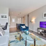 Bright Downtown With Gym Apartment