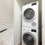 Entire Apt Downtown Seaport With Pool