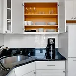 Back Bay Studio W Wd Nr Copley T Bos-782