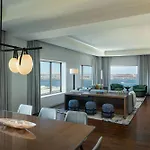 Hotel Renaissance Seaport District