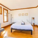 Sunny Private Bedroom #B