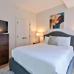 Bright Apt Downtown Seaport