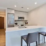 Bright Apt Downtown Seaport