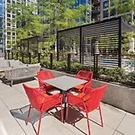 Chic Apt Seaport With Pool