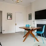 Charming 1 Bedroom Newbury Street