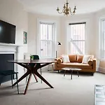 Charming 1 Bedroom Newbury Street * Boston
