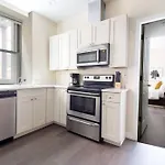 Downtown Luxury 1br Pets Welcome Washer And Dryer In Building Apartment *