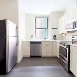 Downtown Luxury 1br Pets Welcome Washer And Dryer In Building