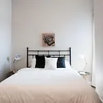 Centrally Located Luxurious Loft Walk Anywhere *