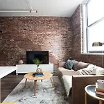 Centrally Located Luxurious Loft Walk Anywhere