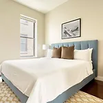 2Br 2Ba Fidi Apt Keyless Entry Walk Anywhere