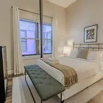 Apartment Unbeatable Location 4 Bed Loft Parking Optional *
