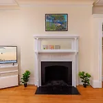 Beautiful Newbury St 1 Bedroom Unit