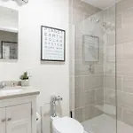 Downtown W Fast Wifi, Keyless Entry *