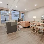 Elegant 2 Bedroom Prime Location