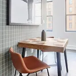 Bright Fidi 1 Bedroom Centrally Located Apartment *