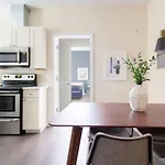 Pet Friendly Studio Walk To Mgh