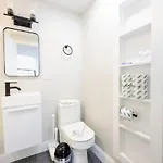 Vibrant Studio In Prudential Area