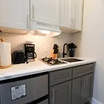 Vibrant Studio In Prudential Area