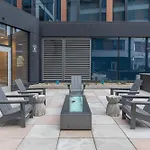 Luxury Apt With Balcony In Seaport