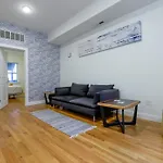 Modern & Spacious 4-Bedroom Apartment In Roxbury