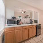 2bd Modern And Spacious In The Heart Of
