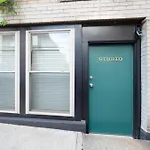 Amazing Location Studio Parking