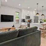 Apartment Modern 5b3b In Steps To Convention Center