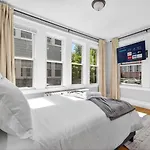 Vintage 5Br Apt In Boston With Free Parking