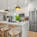 Apartment Modern 5b3b In Steps To Convention Center *