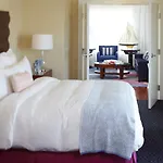 Renaissance Seaport District Hotel
