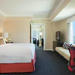 Hotel Renaissance Seaport District 4*