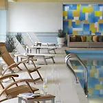 Renaissance Seaport District 4*