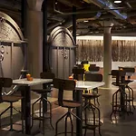 Hotel By Marriott Downtown Seaport 3*