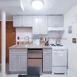 Cozy Basement - Steps To Longwood And Massart - 3Min Walk To T