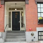 Downtown Beacon Hill, Convenient, Comfy Studio #1