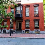 Downtown Beacon Hill, Convenient, Comfy Studio #1