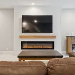 Holiday home Heart Of Southie - Hot Tub + Walk To Bars