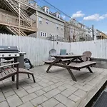 Heart Of Southie - Hot Tub + Walk To Bars Holiday home Boston